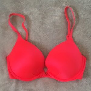 Victoria’s Secret bra 32DD